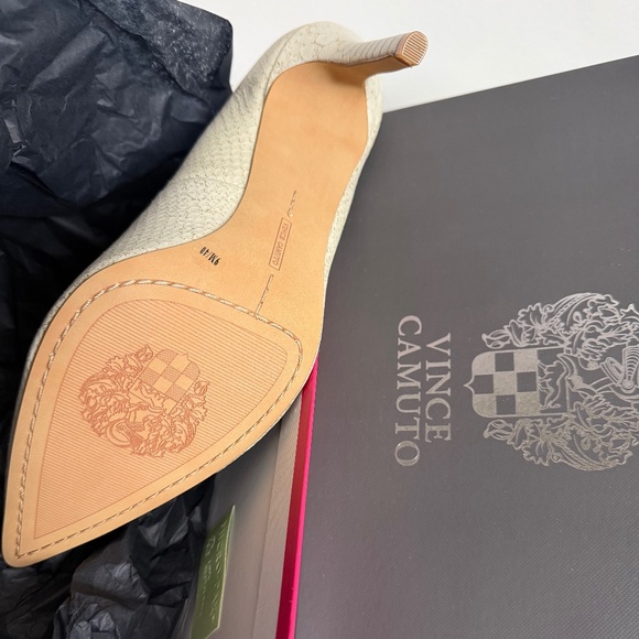 Vince Camuto High Heels Size 9 - Picture 2 of 4